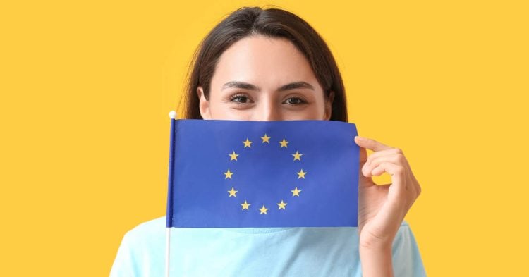 أول دولة في الاتحاد الأوروبي تبدأ بإصدار تأشيرة شنغن إلكترونية